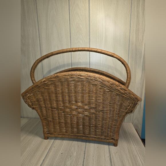 Vtg Brown Wicker Rattan Basket Magazine Rack Boho Retro Cottagecore Farmhouse - Picture 7 of 8